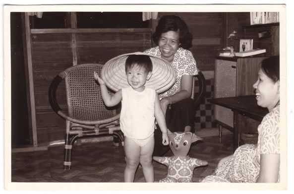 my Grandma (Cun Yie), Mom and sister in Thailand